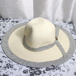 Cost Plus World Market Cream and‎ Gray Women's Hat